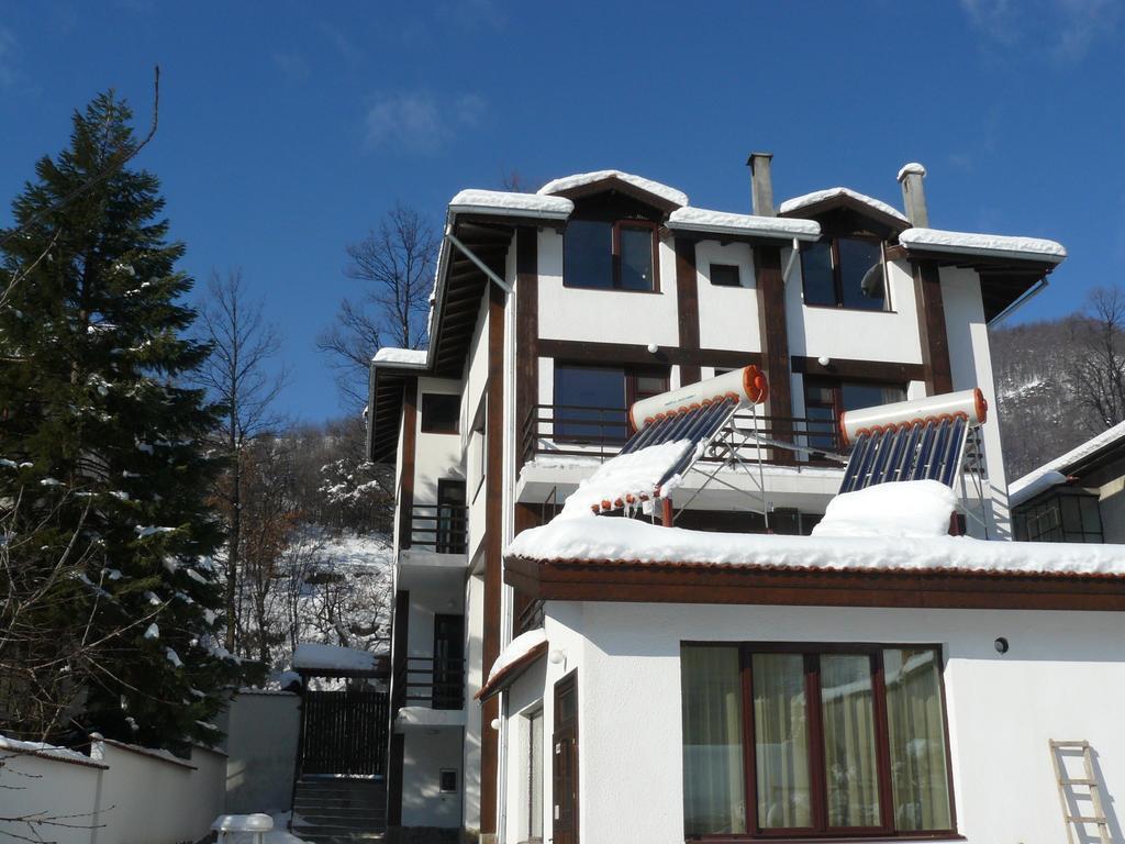 House Arirang Hotel Cherni Osum Exterior photo